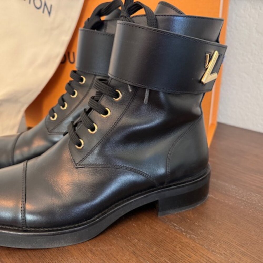 Louis Vuitton Women's Wonderland Flat Ranger Boots Leather - Picture 4 of 11